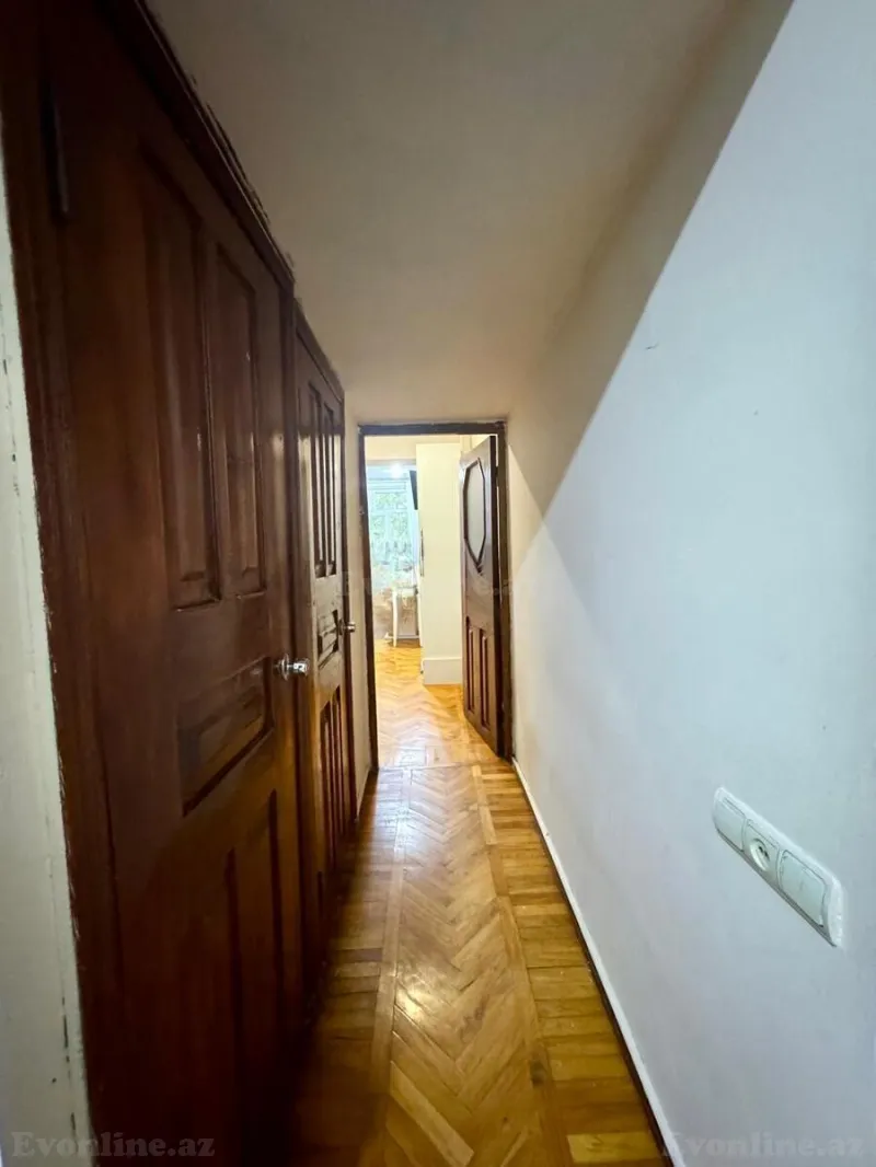 Satılır 2 otaqlı Mənzil Köhnə tikili 70 m² İnşaatçılar m. - şəkil 10