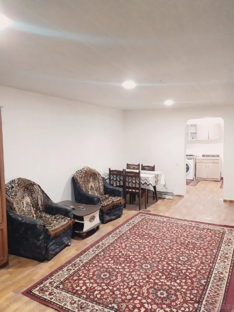 Kirayə verilir 2 otaqlı Mənzil Köhnə tikili 70 m² Elmlər Akademiyası m.