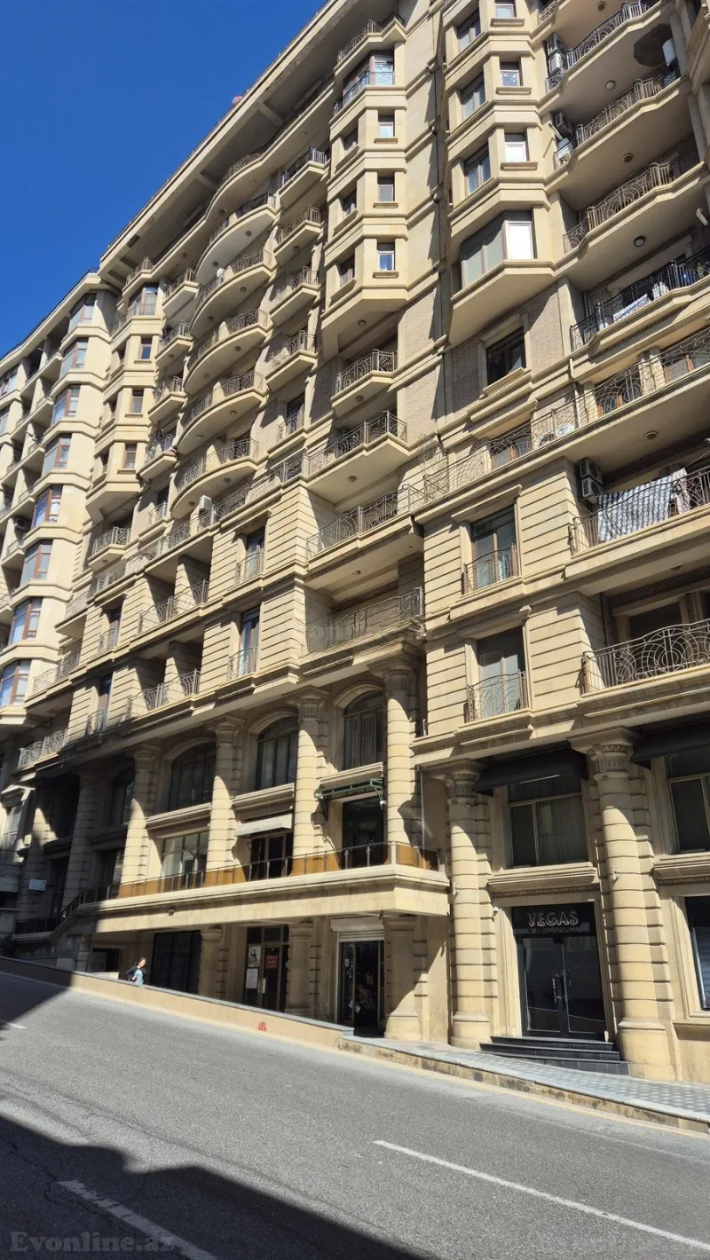 4 otaqlı Mənzil 208 m² Yasamal r. Satılır