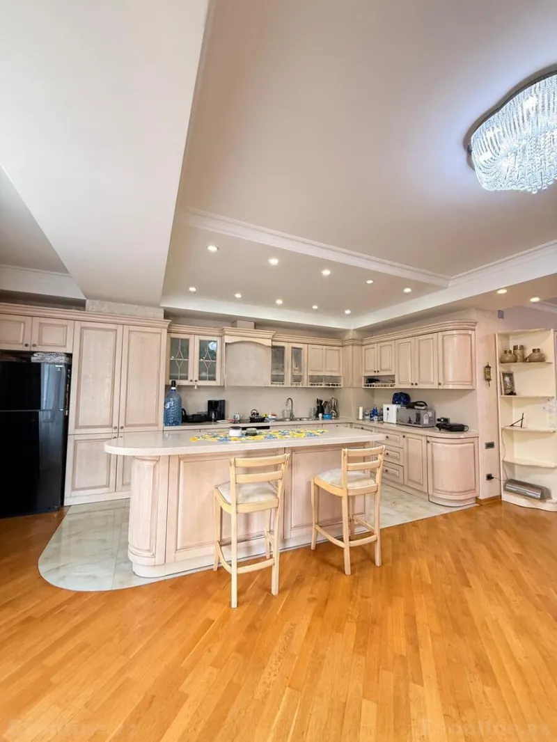 4 otaqlı Mənzil 165 m² 28 May m. Satılır