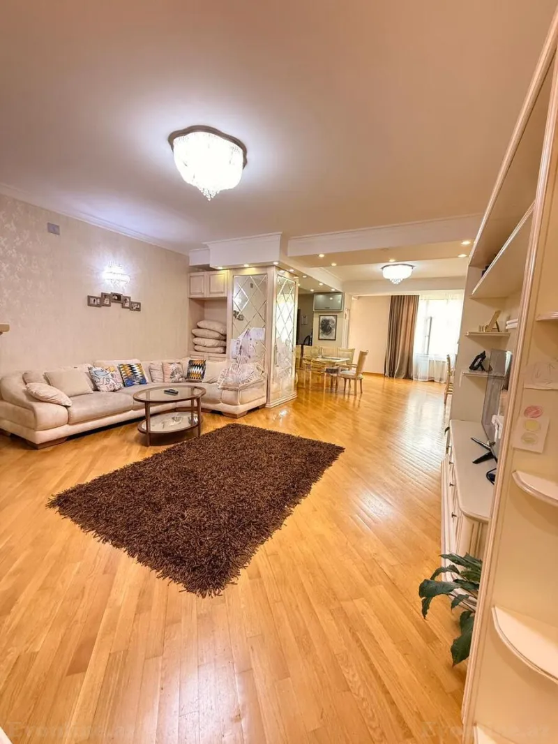 Satılır 4 otaqlı Mənzil Yeni tikili 165 m² 28 May m. - şəkil 2