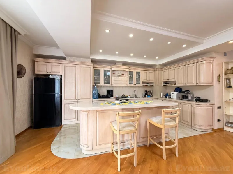 Satılır 4 otaqlı Mənzil Yeni tikili 165 m² 28 May m. - şəkil 3
