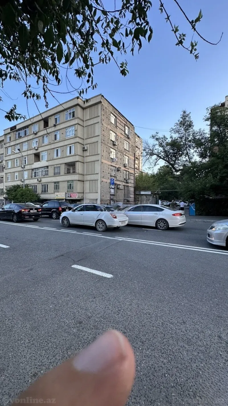 Satılır 3 otaqlı Mənzil Köhnə tikili 70 m² 8-ci mikrorayon