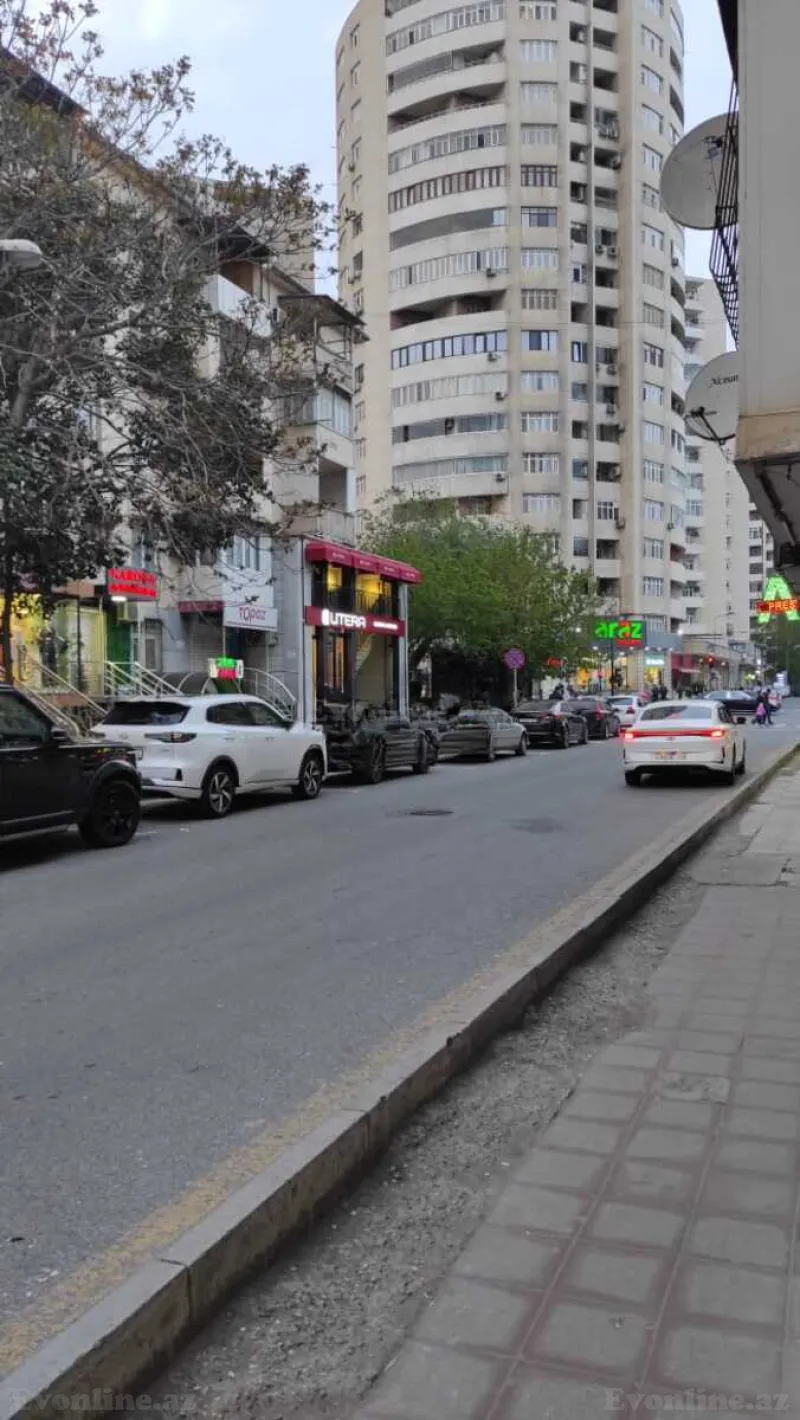 Satılır 1 otaqlı Mənzil Köhnə tikili 35 m² Elmlər Akademiyası m.