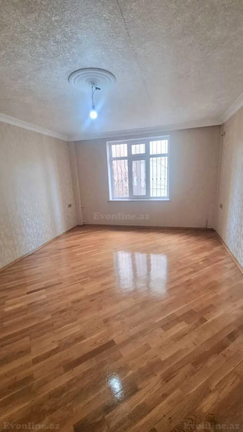 Satılır 4 otaqlı Mənzil Köhnə tikili 145 m² Yeni Yasamal