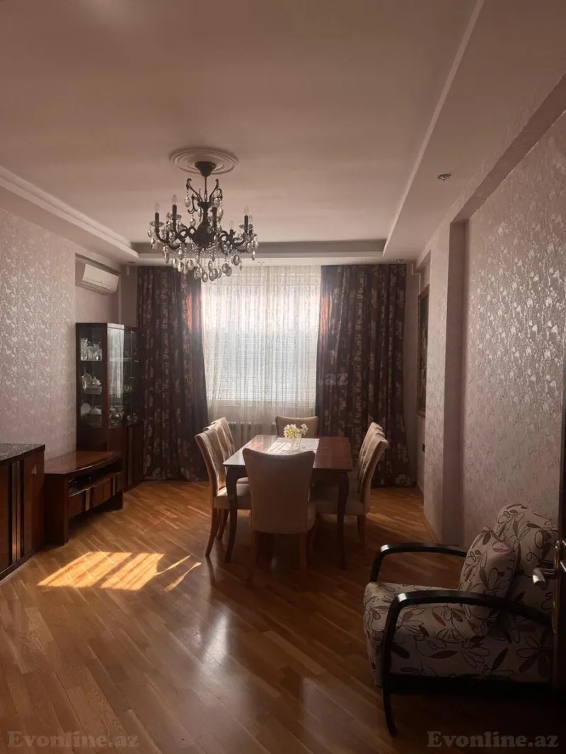 3 otaqlı Mənzil 120 m² Elmlər Akademiyası m. Satılır