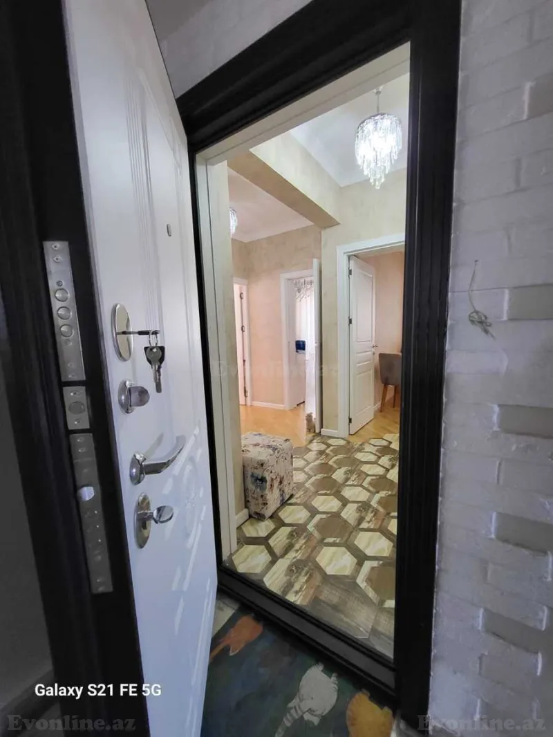 4 otaqlı Mənzil 97 m² Elmlər Akademiyası m. Satılır