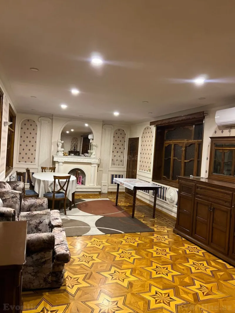 Kirayə verilir 4 otaqlı Mənzil Köhnə tikili 110 m² 8-ci mikrorayon