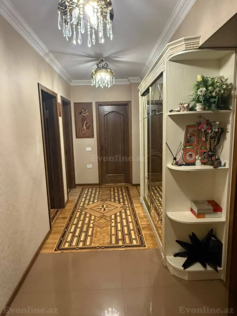 Satılır 4 otaqlı Mənzil Köhnə tikili 121 m² Bayıl - şəkil 2