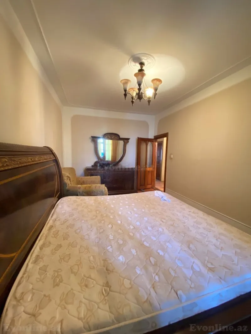 Satılır 4 otaqlı Mənzil Köhnə tikili 100 m² Xətai r. - şəkil 5