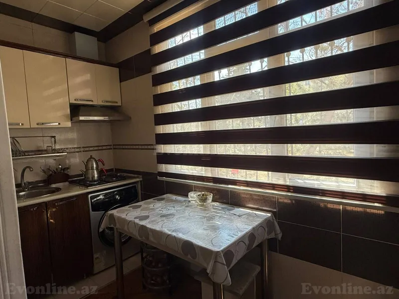 Kirayə verilir 3 otaqlı Mənzil Köhnə tikili 47 m² Memar Əcəmi m.