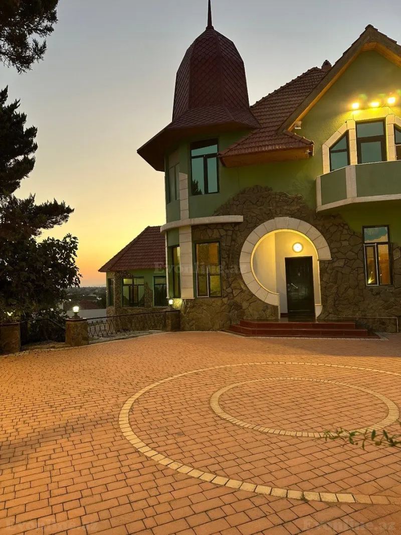 Kirayə verilir 9 otaqlı Həyət evi 800 m² Novxanı
