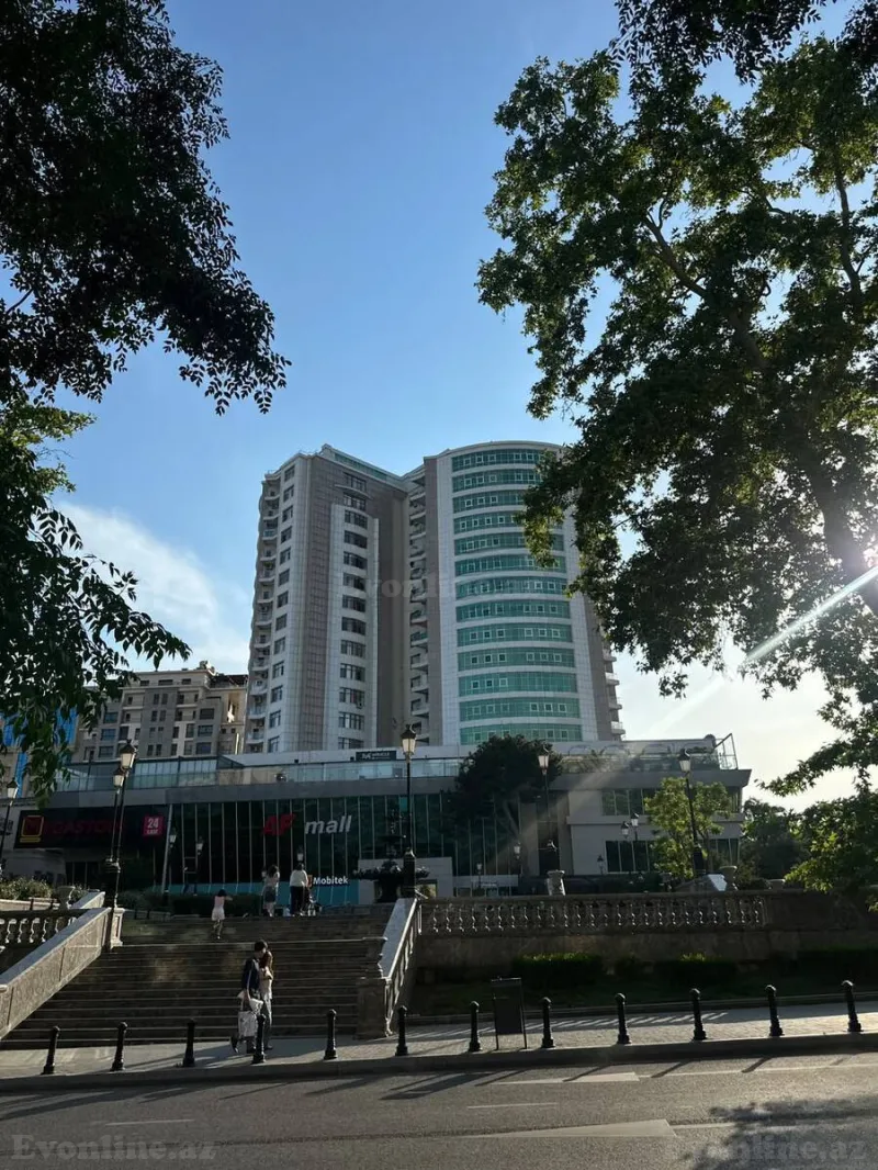 4 otaqlı Mənzil 230 m² Sahil m. Satılır