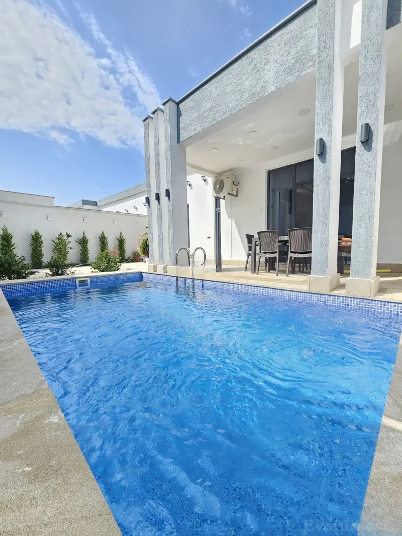 4 otaqlı Həyət evi 180 m² Şüvəlan Satılır