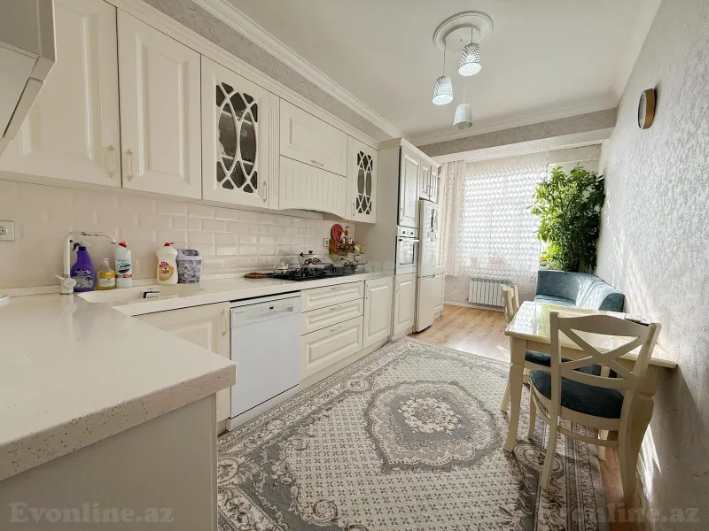 3 otaqlı Mənzil 110 m² Qara Qarayev m. Satılır