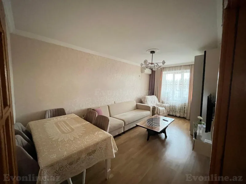 Satılır 2 otaqlı Mənzil Köhnə tikili 65 m² 8 Noyabr m.
