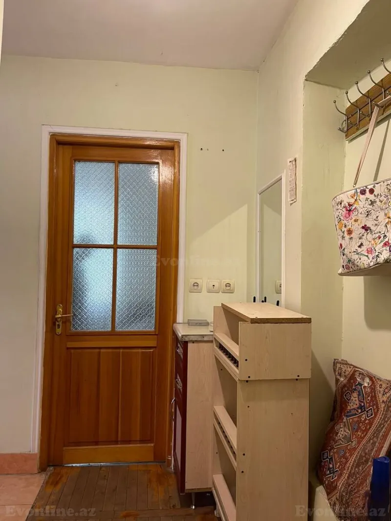 1 otaqlı Mənzil 35 m² İnşaatçılar m. Satılır