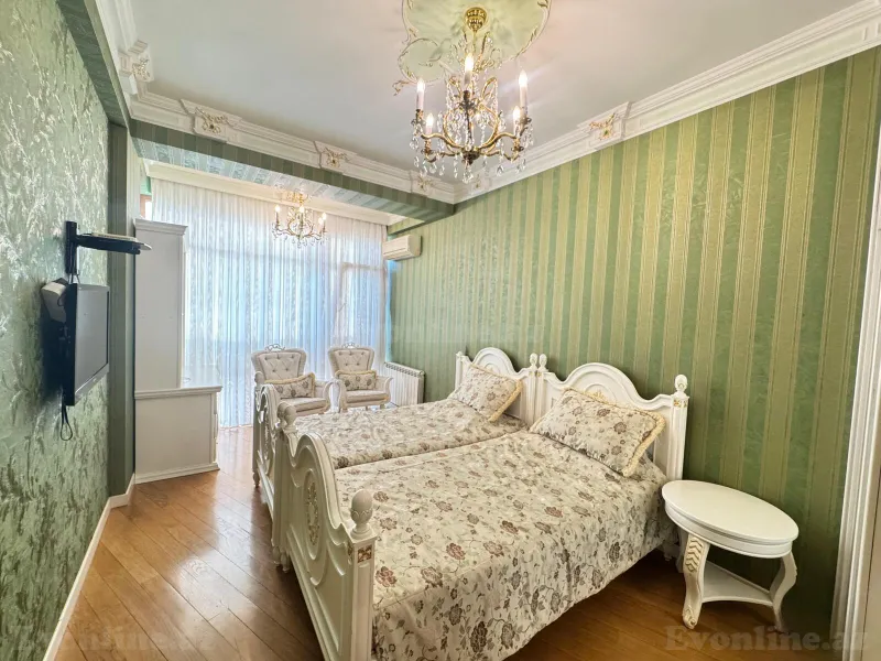 Satılır 4 otaqlı Mənzil Yeni tikili 217 m² 28 May m. - şəkil 9