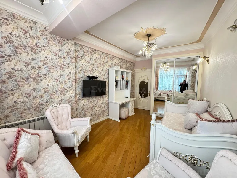 Satılır 4 otaqlı Mənzil Yeni tikili 217 m² 28 May m. - şəkil 22