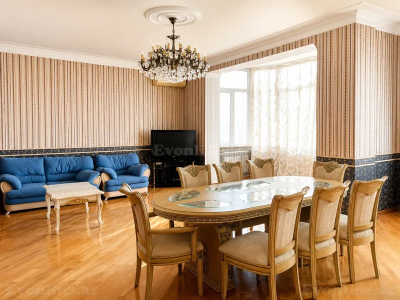 Satılır 4 otaqlı Mənzil Yeni tikili 135 m² İnşaatçılar m.
