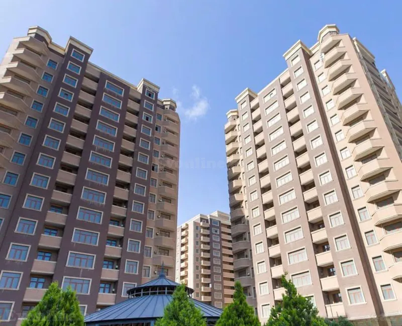 Satılır 2 otaqlı Mənzil Yeni tikili 85 m² 28 May m. - şəkil 2