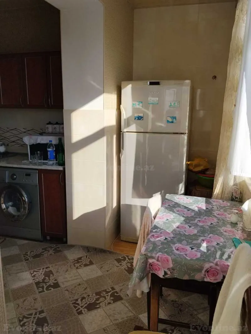Satılır 3 otaqlı Mənzil Köhnə tikili 73 m² Neftçilər m. - şəkil 2