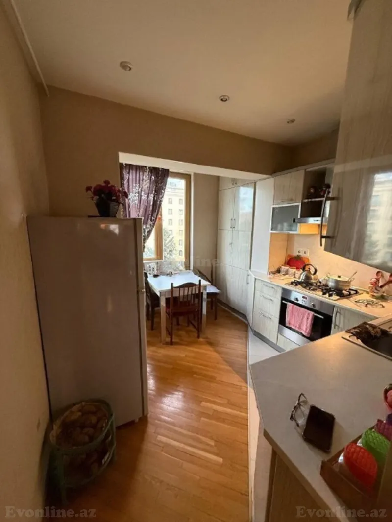 Satılır 2 otaqlı Mənzil Köhnə tikili 65 m² Yasamal r. - şəkil 3