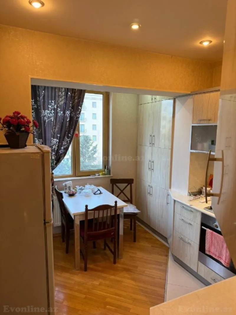 Satılır 2 otaqlı Mənzil Köhnə tikili 65 m² Yasamal r. - şəkil 4