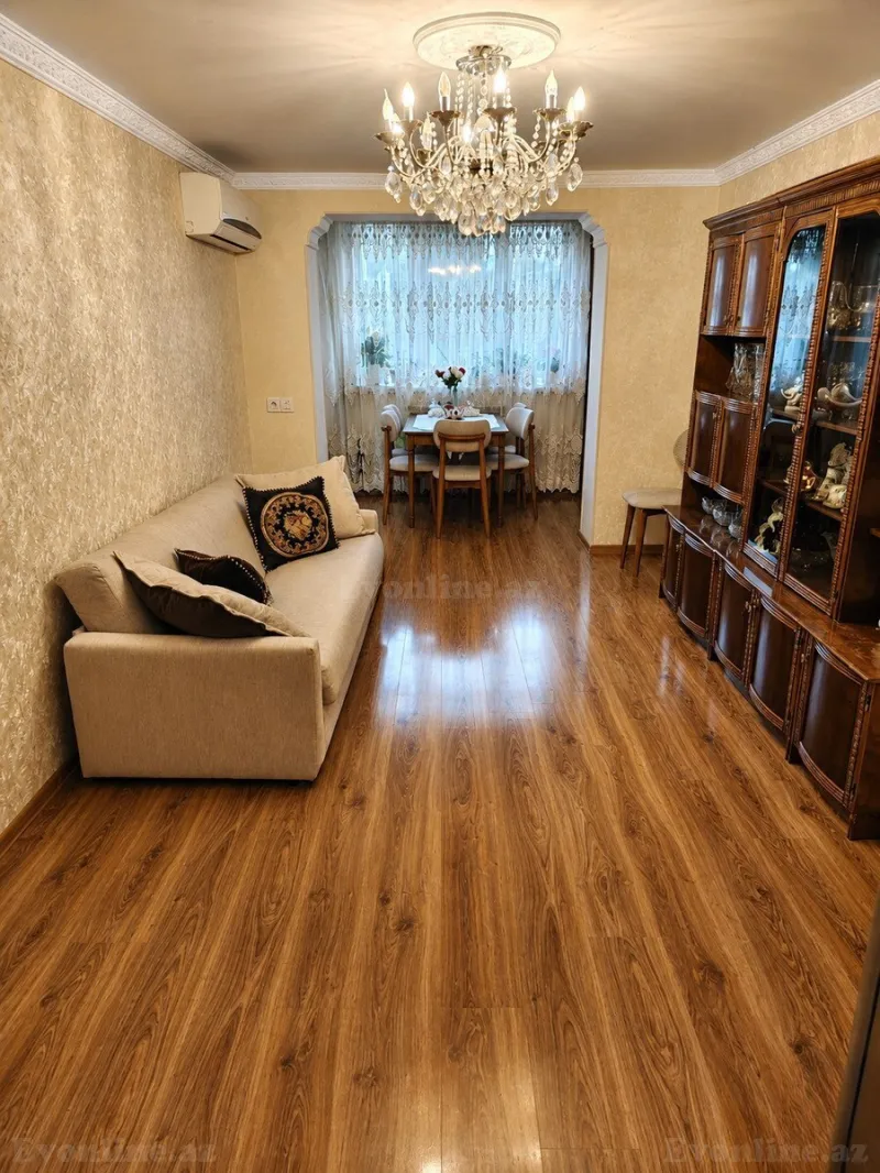 3 otaqlı Mənzil 80 m² İnşaatçılar m. Satılır