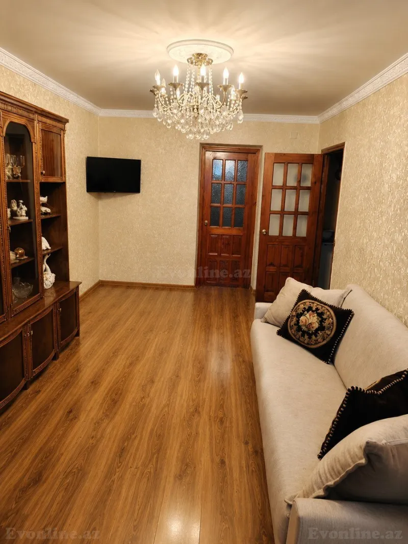 Satılır 3 otaqlı Mənzil Köhnə tikili 80 m² İnşaatçılar m. - şəkil 2