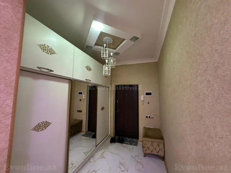 3 otaqlı Mənzil 152 m² İnşaatçılar m. Satılır