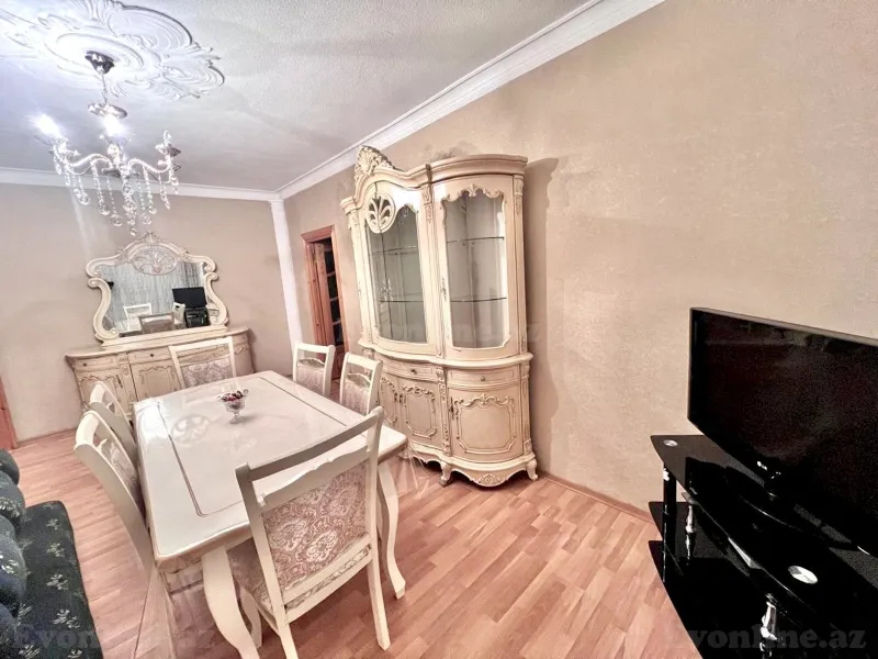 Kirayə verilir 4 otaqlı Mənzil Köhnə tikili 105 m² Gəncə