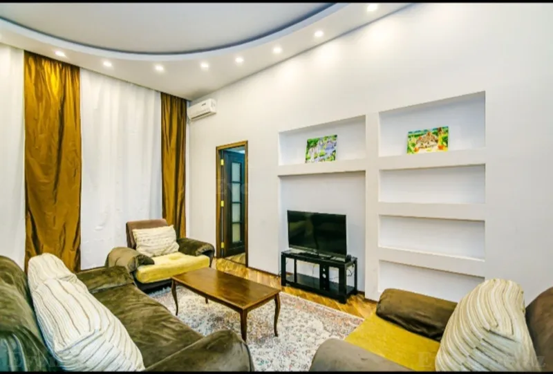 3 otaqlı Mənzil 100 m² Sahil m. Kirayə verilir