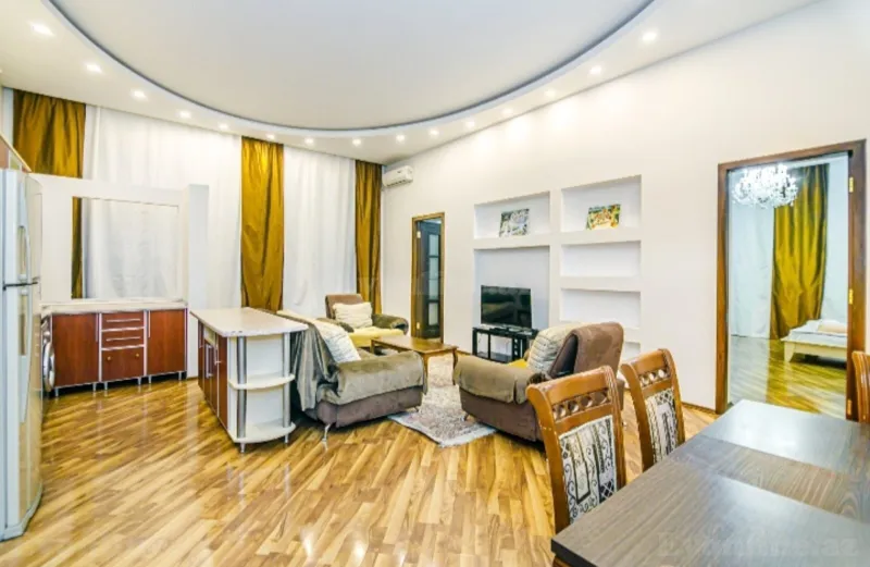 Kirayə verilir 3 otaqlı Mənzil Köhnə tikili 100 m² Sahil m. - şəkil 2