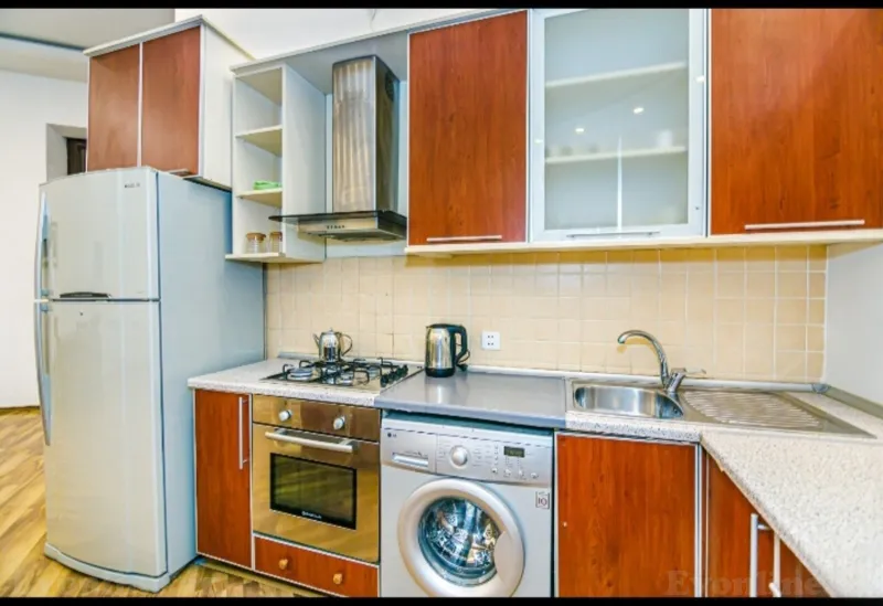 Kirayə verilir 3 otaqlı Mənzil Köhnə tikili 100 m² Sahil m. - şəkil 5