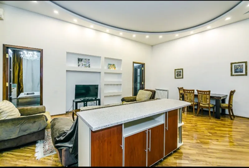 Kirayə verilir 3 otaqlı Mənzil Köhnə tikili 100 m² Sahil m. - şəkil 6