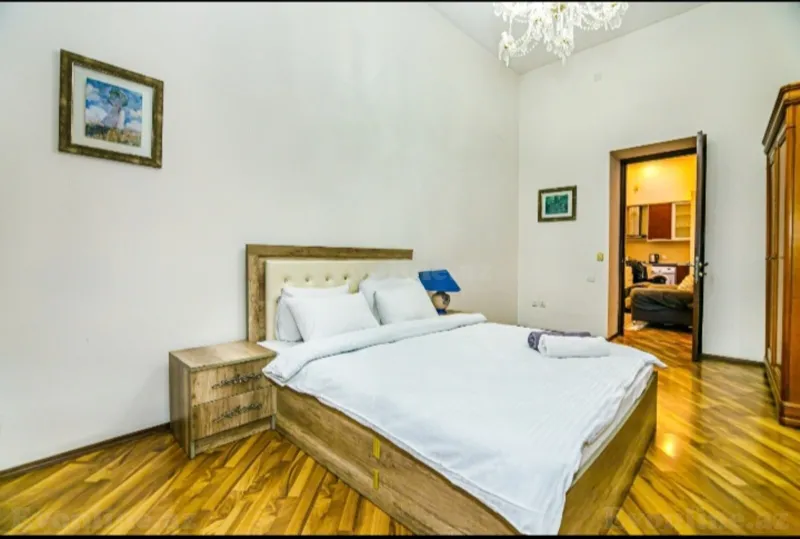 Kirayə verilir 3 otaqlı Mənzil Köhnə tikili 100 m² Sahil m. - şəkil 8