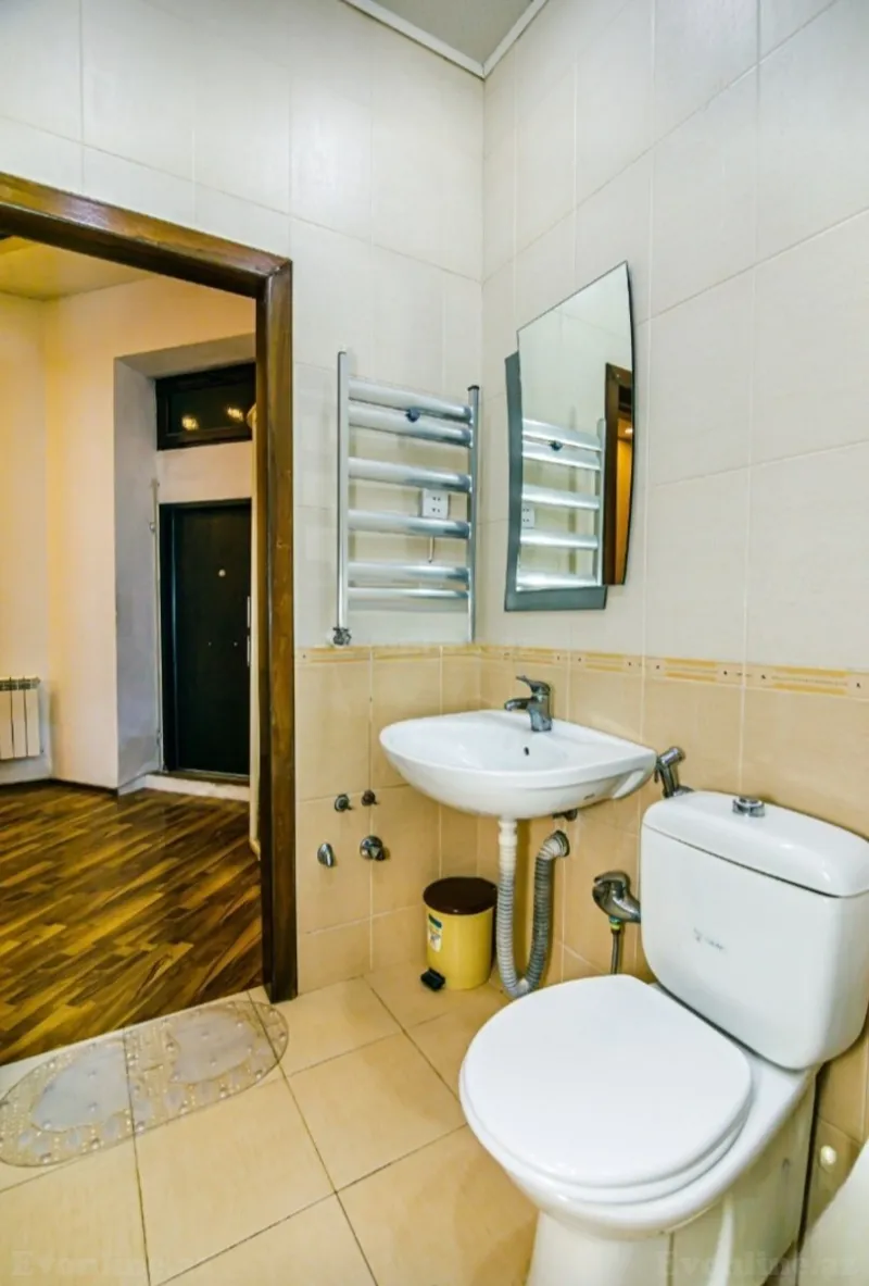 Kirayə verilir 3 otaqlı Mənzil Köhnə tikili 100 m² Sahil m. - şəkil 17