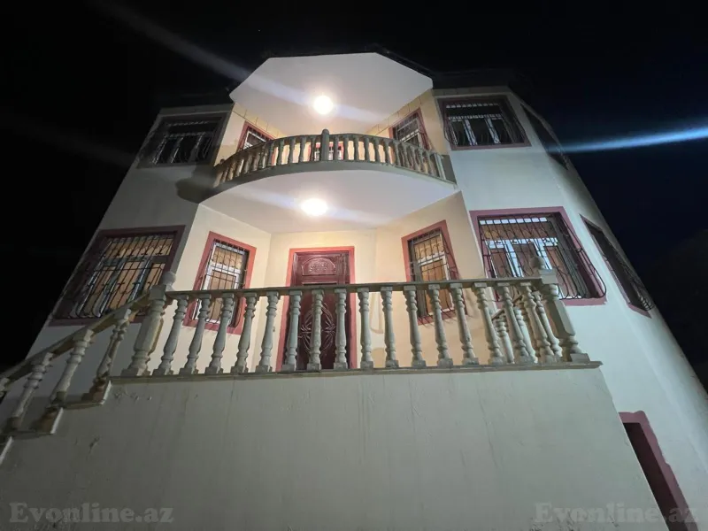 7 otaqlı Həyət evi 210 m² Badamdar Satılır