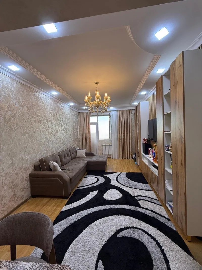 3 otaqlı Mənzil 108 m² İnşaatçılar m. Satılır