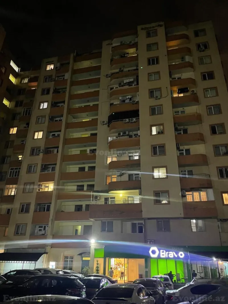 3 otaqlı Mənzil 115 m² İnşaatçılar m. Satılır