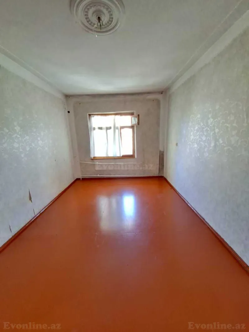 Satılır 5 otaqlı Mənzil Köhnə tikili 130 m² İnşaatçılar m.