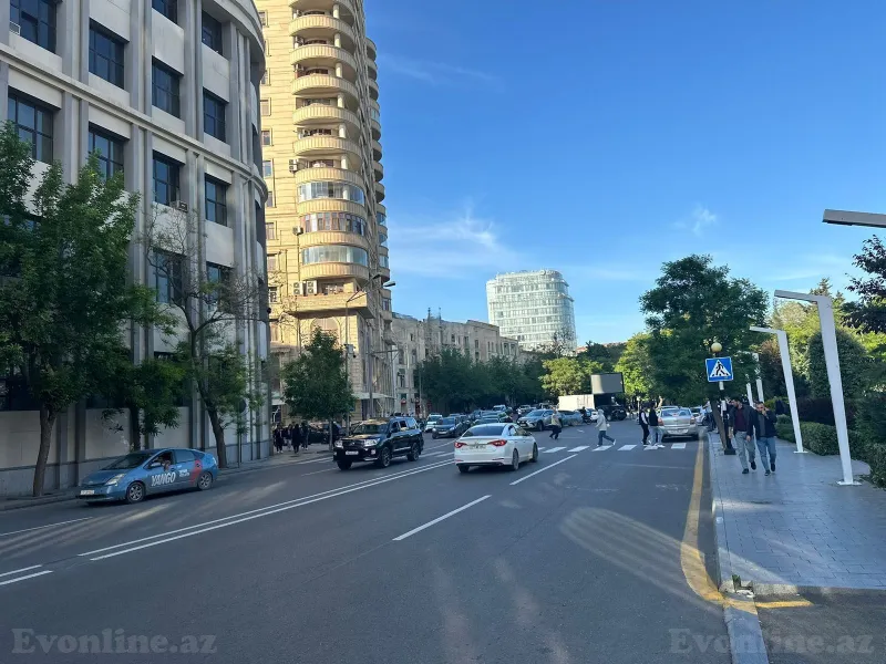 2 otaqlı Mənzil 90 m² 28 May m. Kirayə verilir