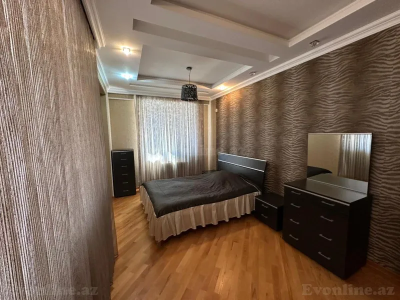 Kirayə verilir 3 otaqlı Mənzil Yeni tikili 135 m² İnşaatçılar m. - şəkil 2