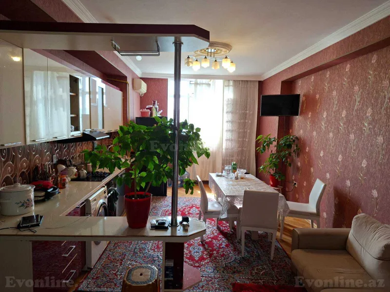 3 otaqlı Mənzil 165 m² İnşaatçılar m. Satılır