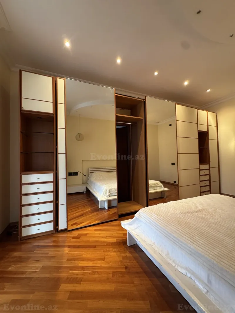 4 otaqlı Mənzil 160 m² Sahil m. Kirayə verilir