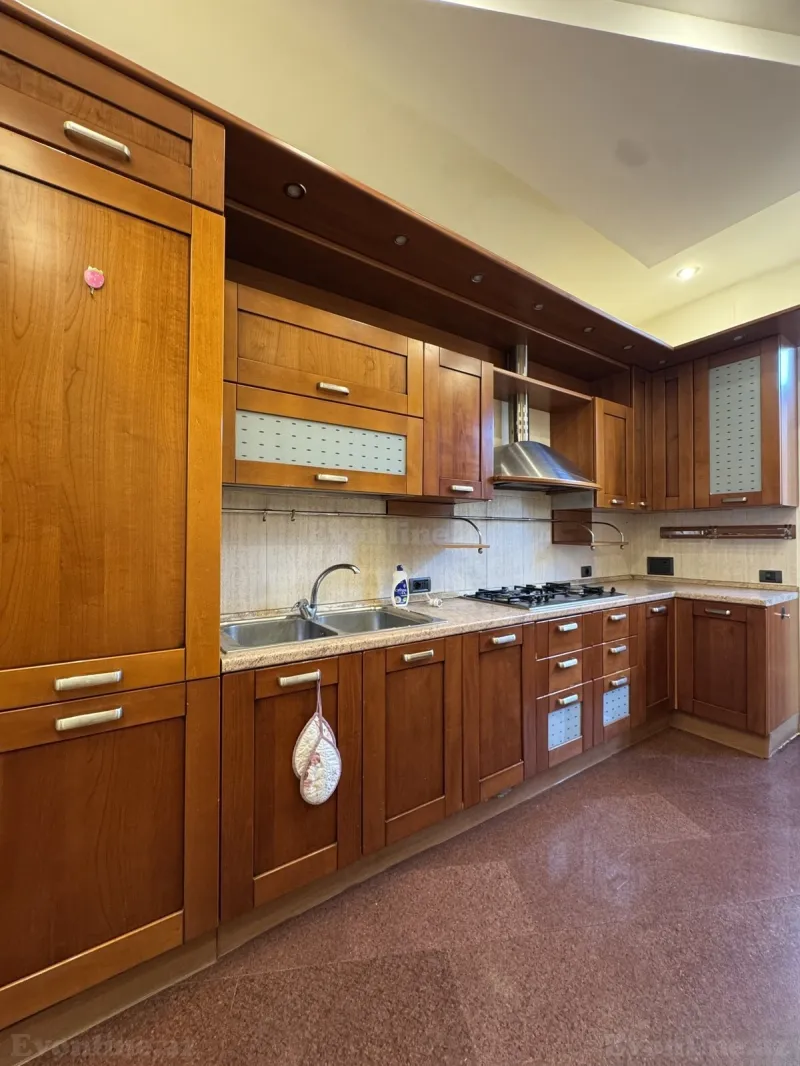 Kirayə verilir 4 otaqlı Mənzil Yeni tikili 160 m² Sahil m. - şəkil 28