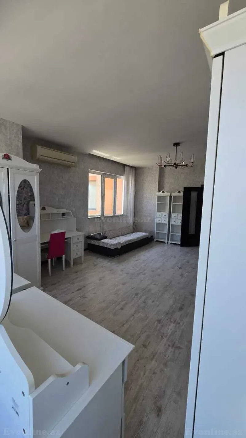 4 otaqlı Mənzil 165 m² Xətai r. Satılır