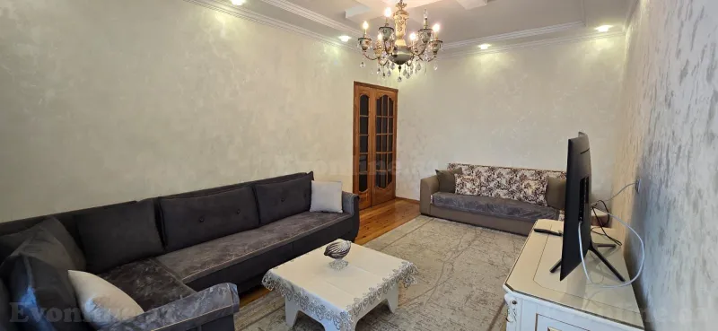 Satılır 4 otaqlı Mənzil Köhnə tikili 90 m² Nəsimi r. - şəkil 2