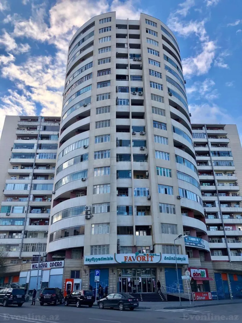 3 otaqlı Mənzil 120 m² Elmlər Akademiyası m. Kirayə verilir